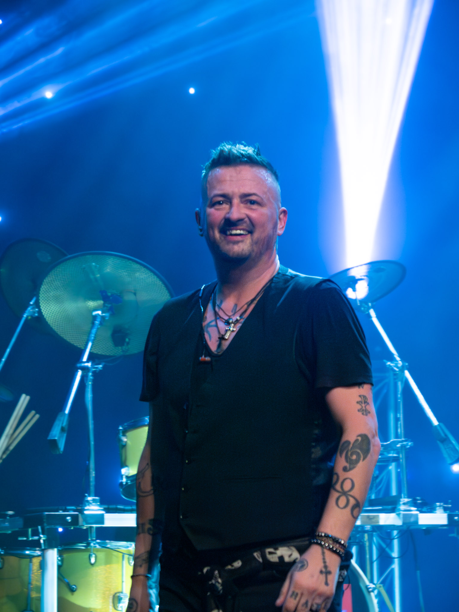 Spotlight focus on band members during a dramatic performance segment